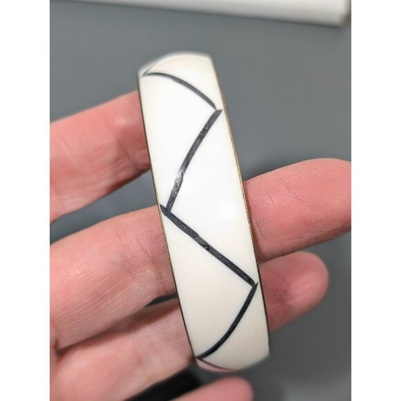Vintage Brass Black White Zig Zag Inlay Bangle Bracelet Tribal Boho 8 in - Picture 8 of 11